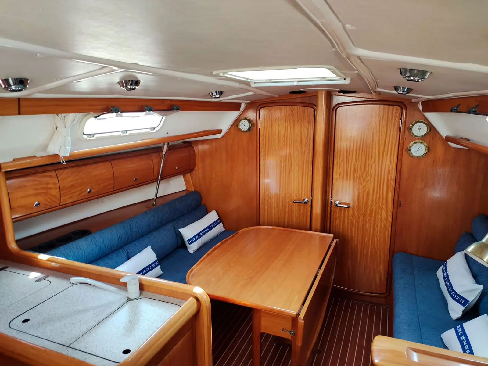 Bavaria 36 Cruiser charter Mallorca coast