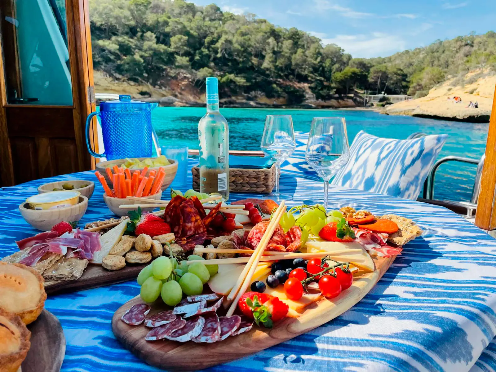 Spanish tapas onboard in Traditional Mallorcan boat