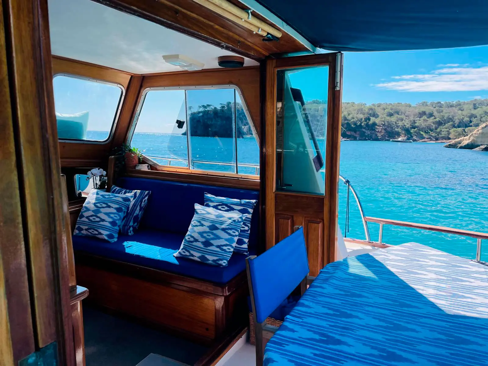 Traditional Mallorcan llaut charter