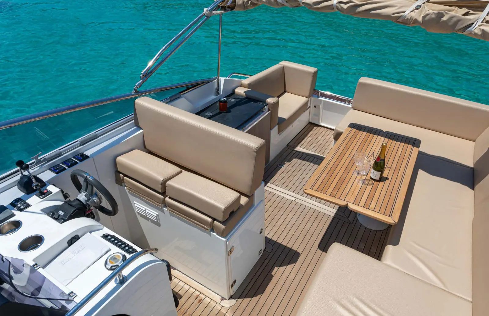 Sealine Sport 35 premium boat Mallorca coast