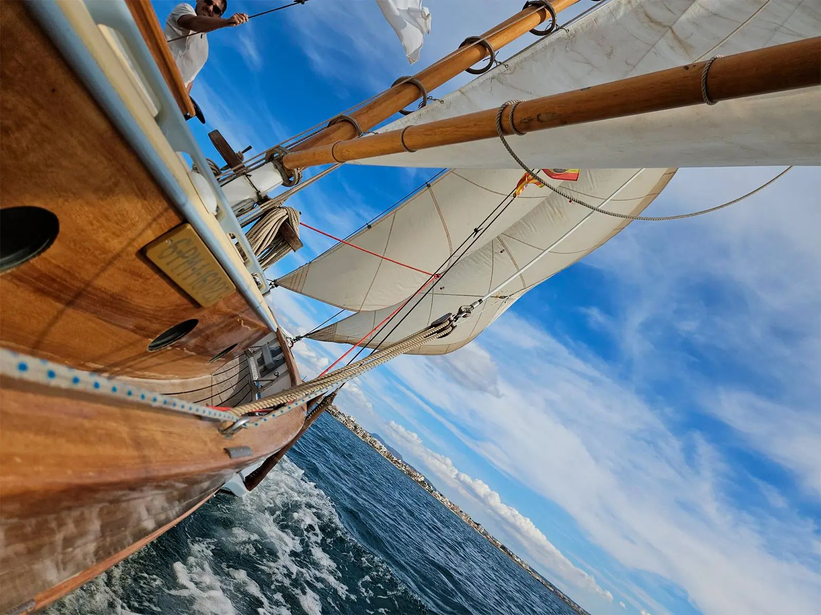 Tyrell & Young 29 Smack deck view – Romantic sailing Mallorca