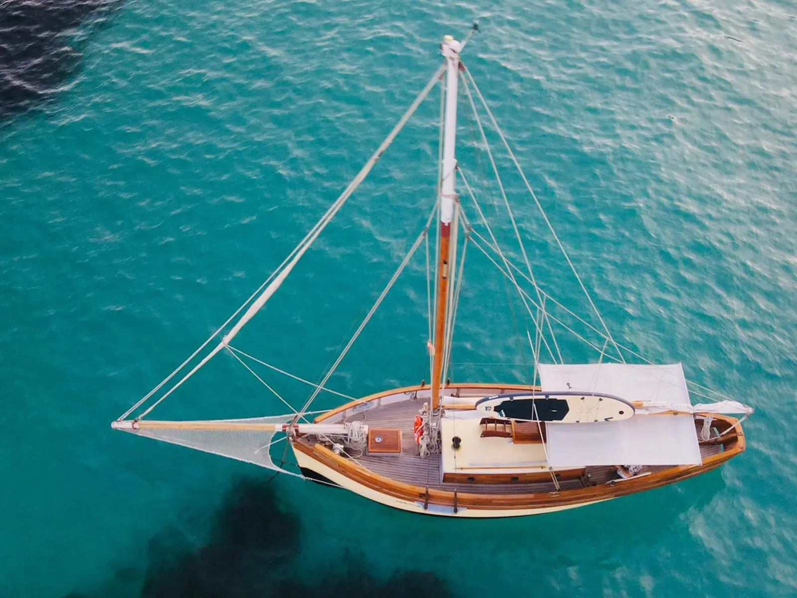 Tyrell & Young 29 Smack deck view – Romantic sailing Mallorca