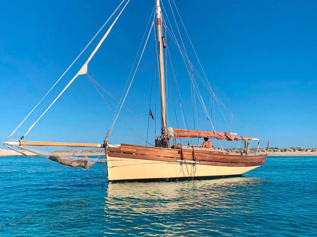 Tyrell & Young 29 Smack classic sailboat – Day charter Palma de Mallorca