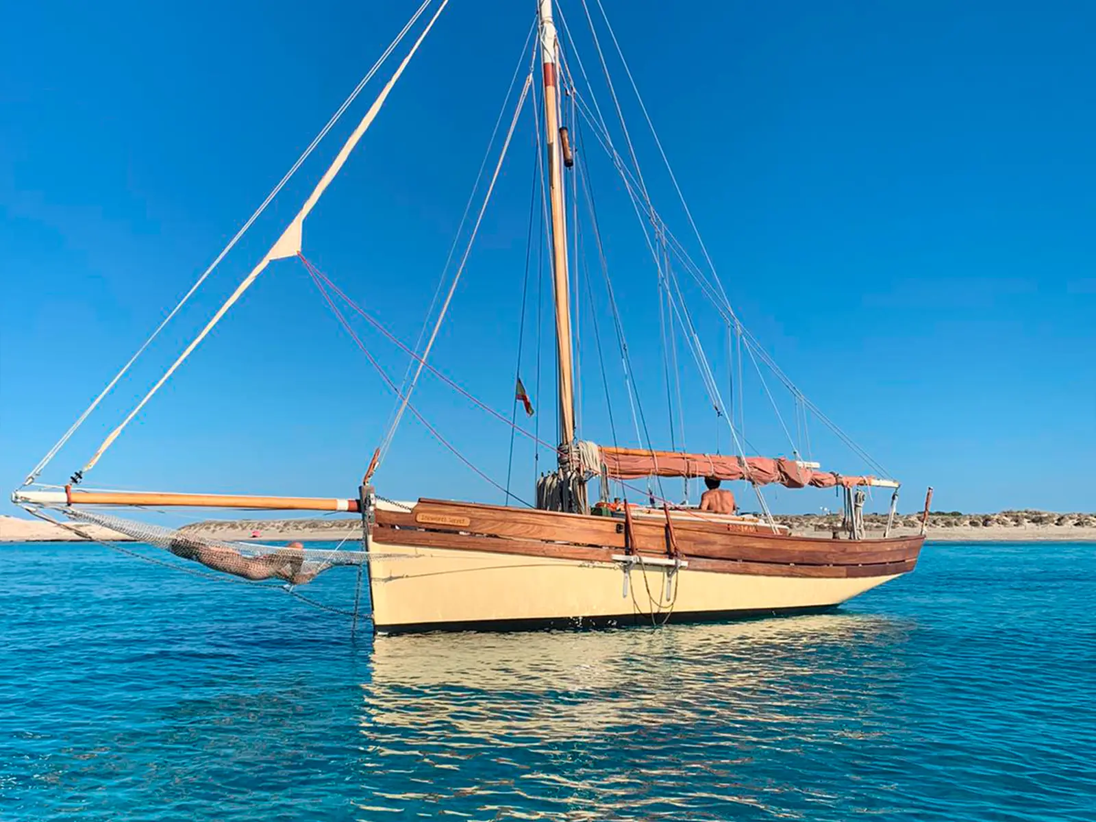 Tyrell & Young 29 Smack classic sailboat – Day charter Palma de Mallorca