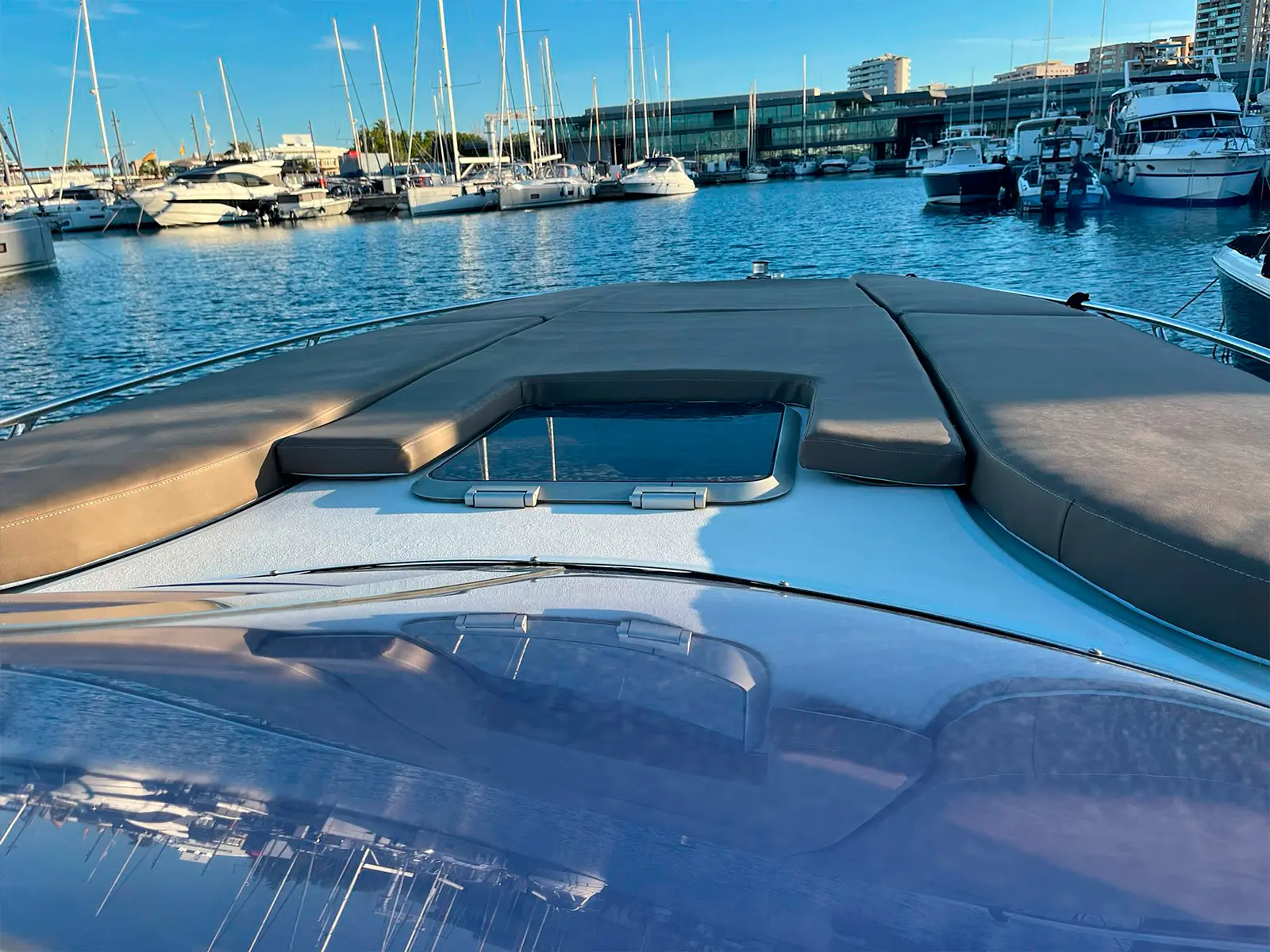 Sunseeker Thunderhawk 43 exterior – Motor yacht charter Palma de Mallorca