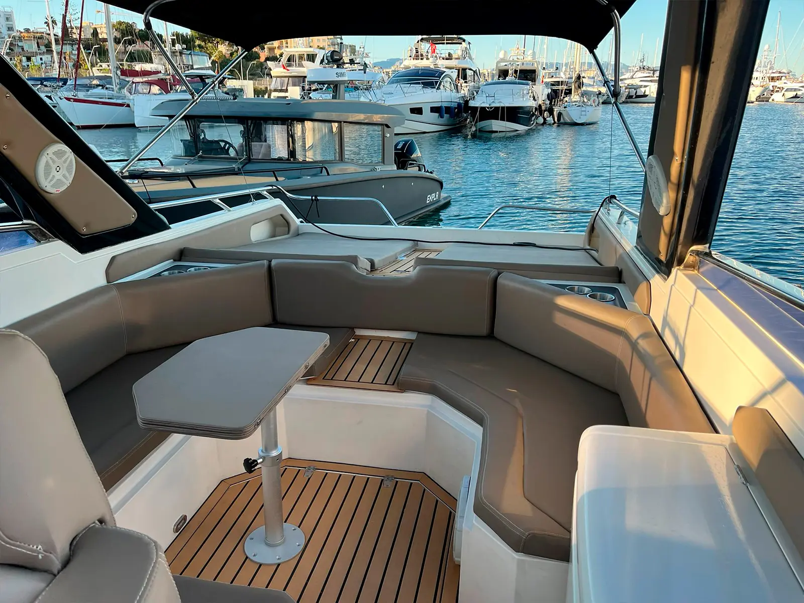 Sunseeker Thunderhawk 43 underway – High performance yacht Palma Bay