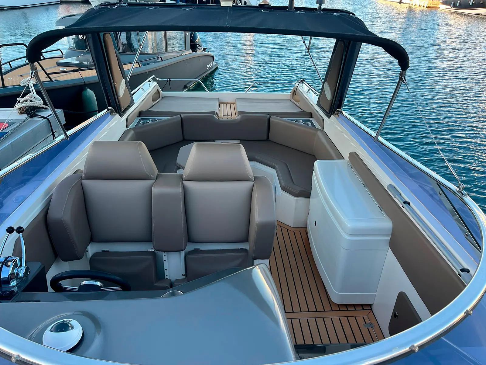 Sunseeker Thunderhawk 43 bow view – Luxury yacht charter Palma