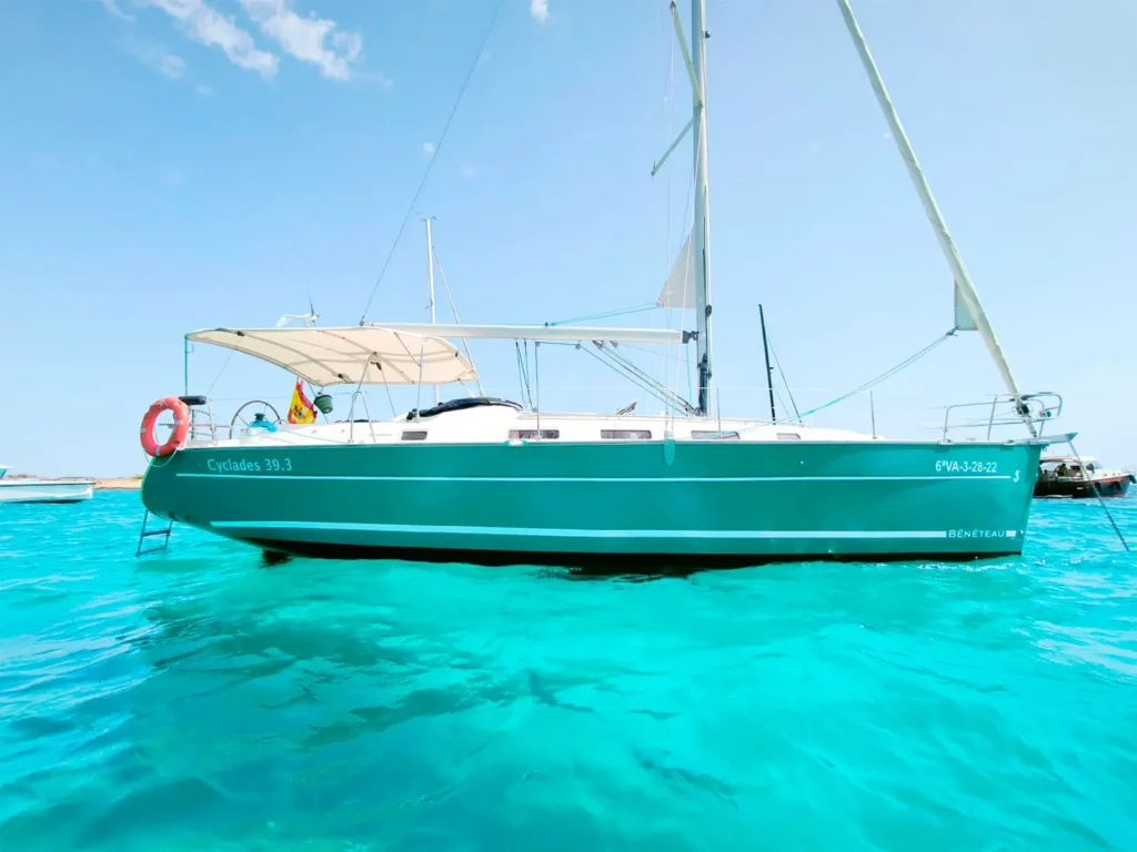 Beneteau Cyclades 39.3 underway – Private sailing experience Palma Bay