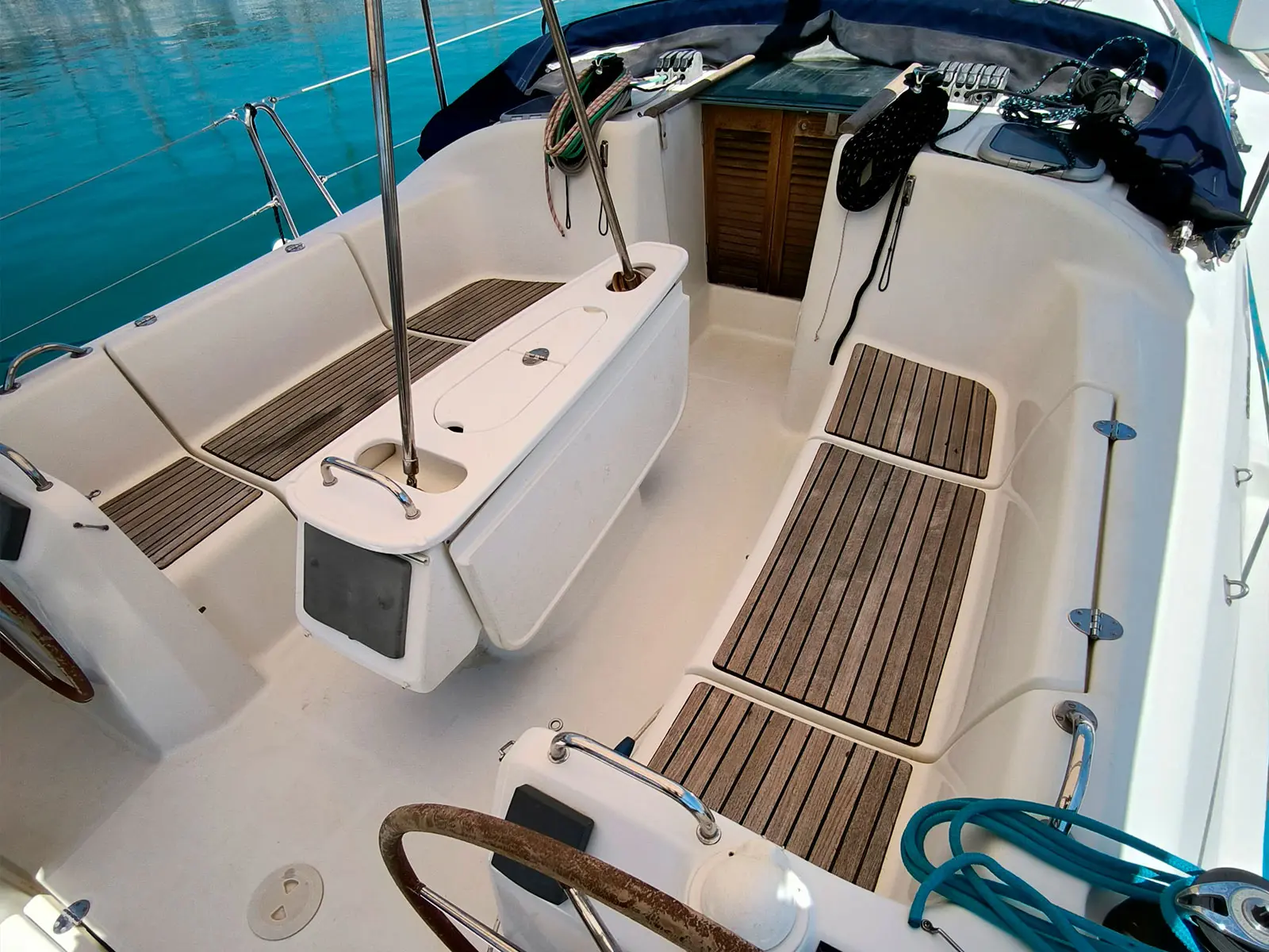 Beneteau Cyclades 39.3 sailing yacht exterior – Day charter Palma de Mallorca