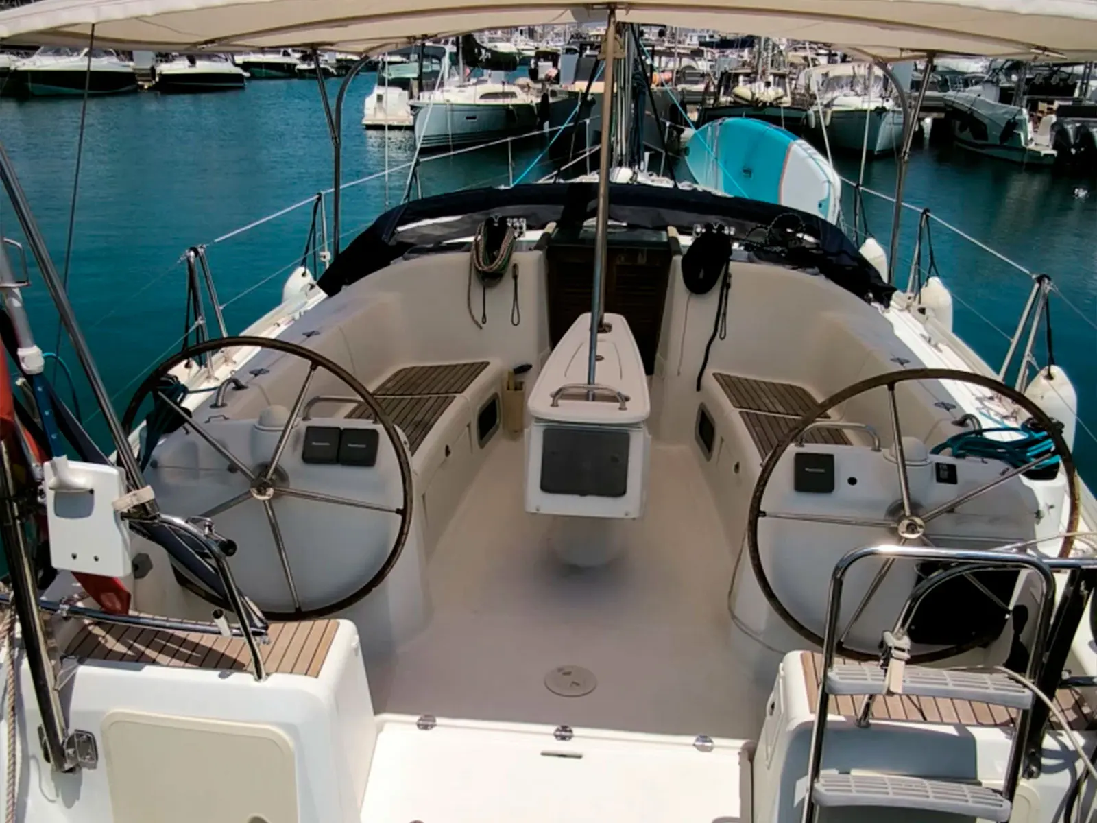 Beneteau Cyclades 39.3 bow view – Sailing charter Mallorca