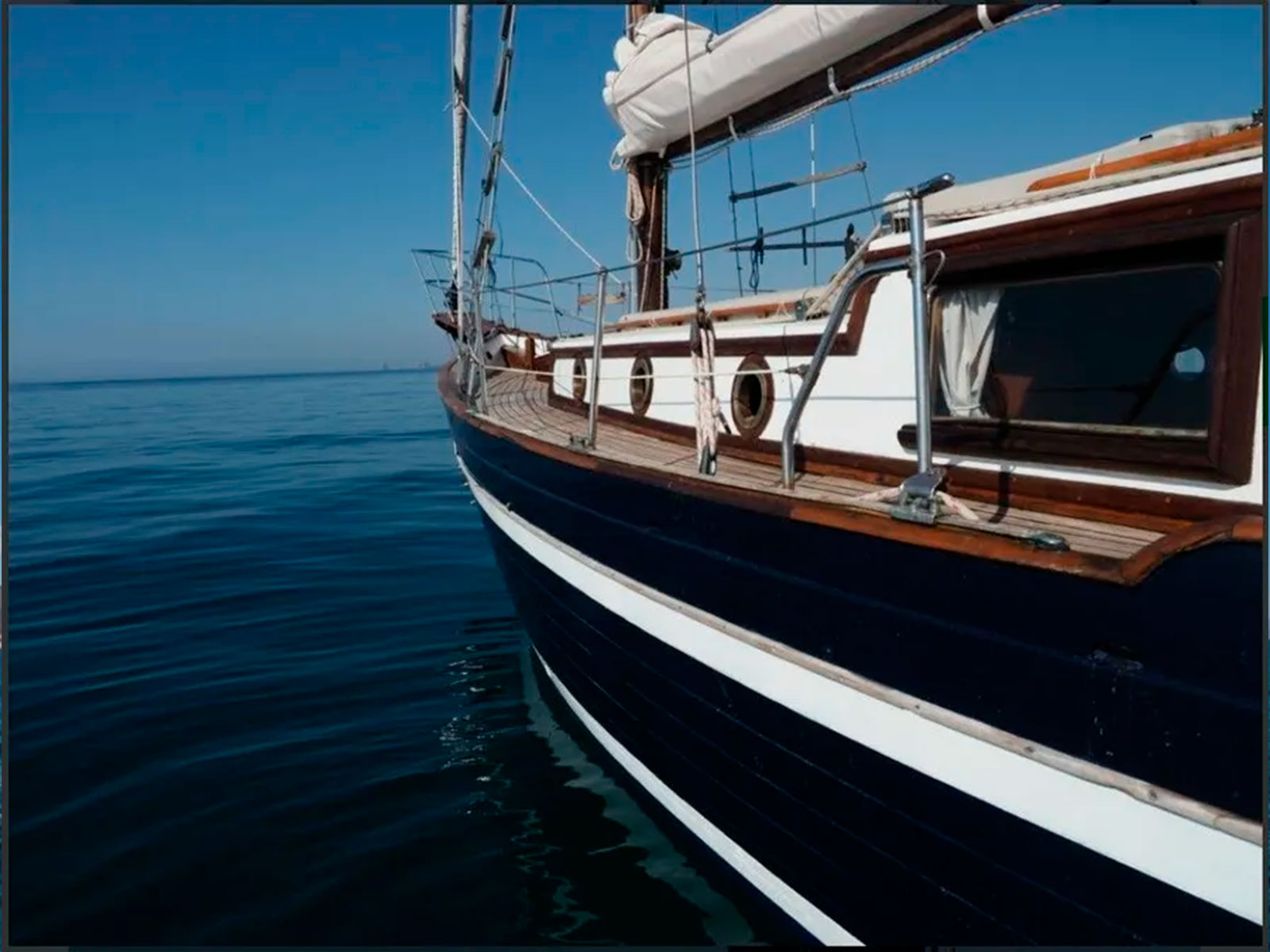 Formosa 41 bow view – Sailing charter Mallorca