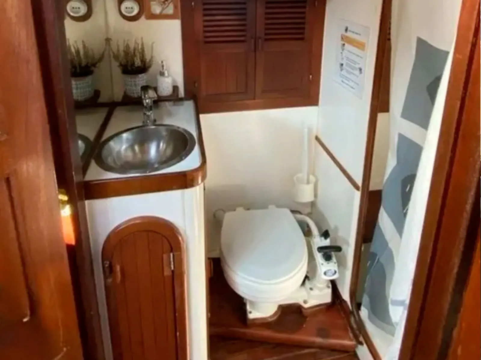 Formosa 41 pirate sailing yacht exterior – Day charter Palma de Mallorca
