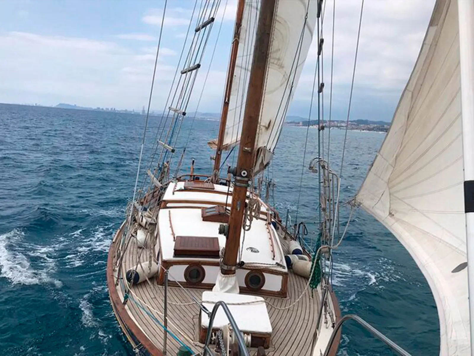 Formosa 41 cockpit – Skippered day charter Palma de Mallorca